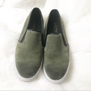 REACTION By Kenneth Cole Suede Slip Ons Size 9